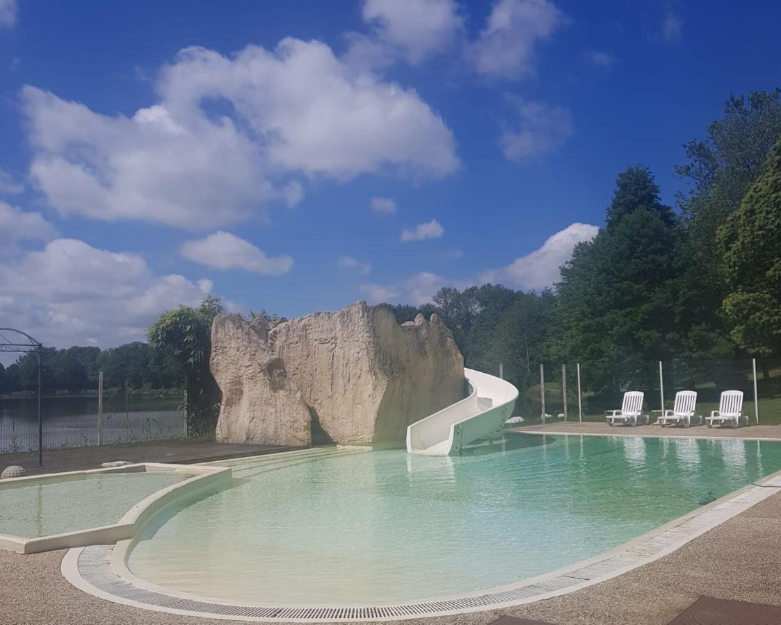 Chalet Simple Au Camping L'Etruyere Au Lac La Tardiere Экстерьер фото