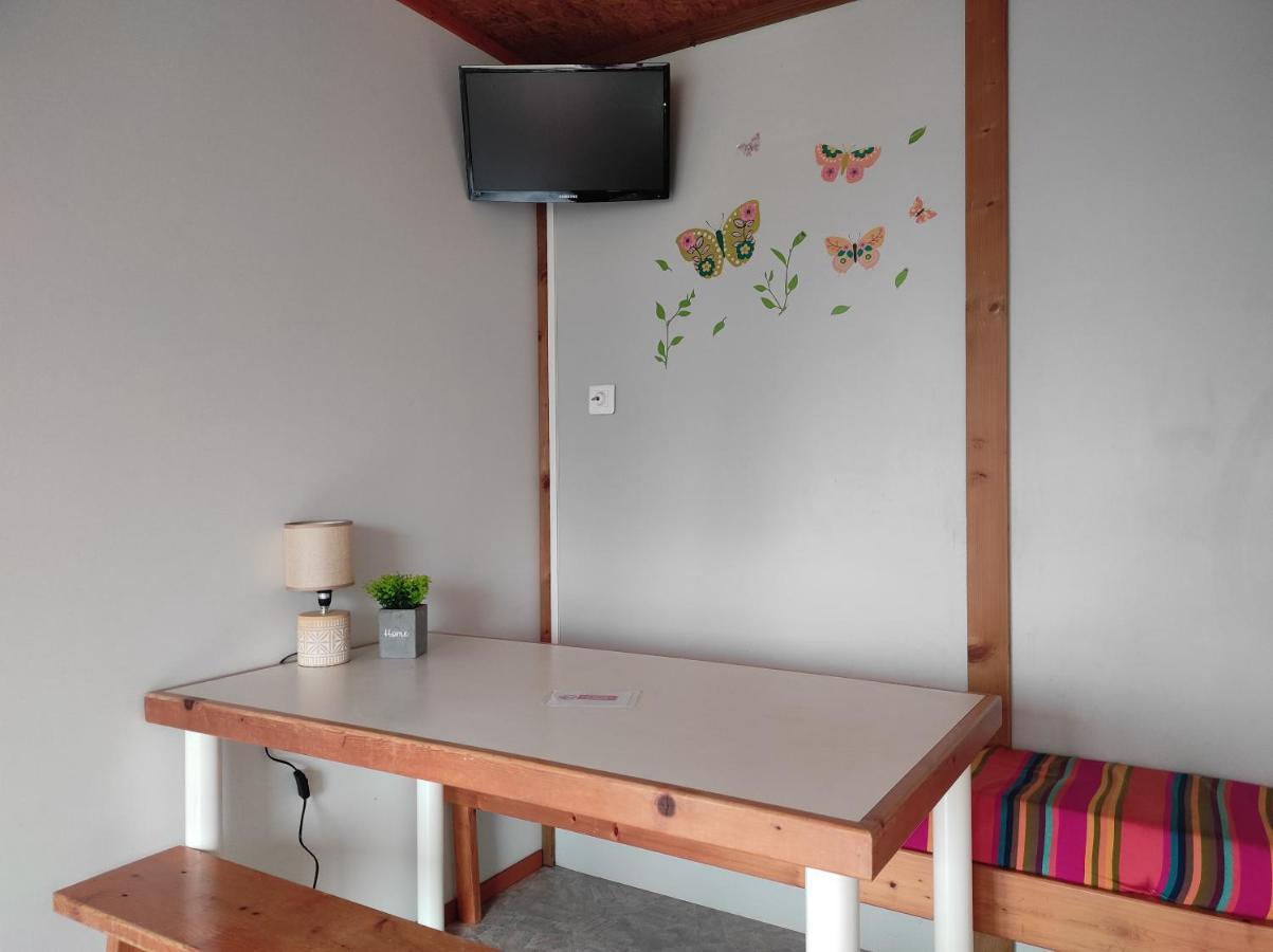 Chalet Simple Au Camping L'Etruyere Au Lac La Tardiere Экстерьер фото